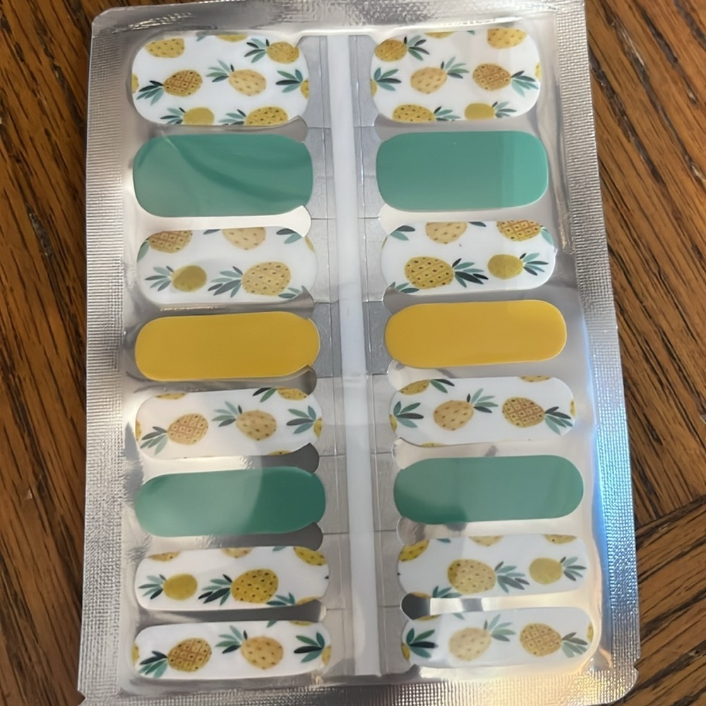 6 Assorted Nail Wraps Set - Picture 7 of 8